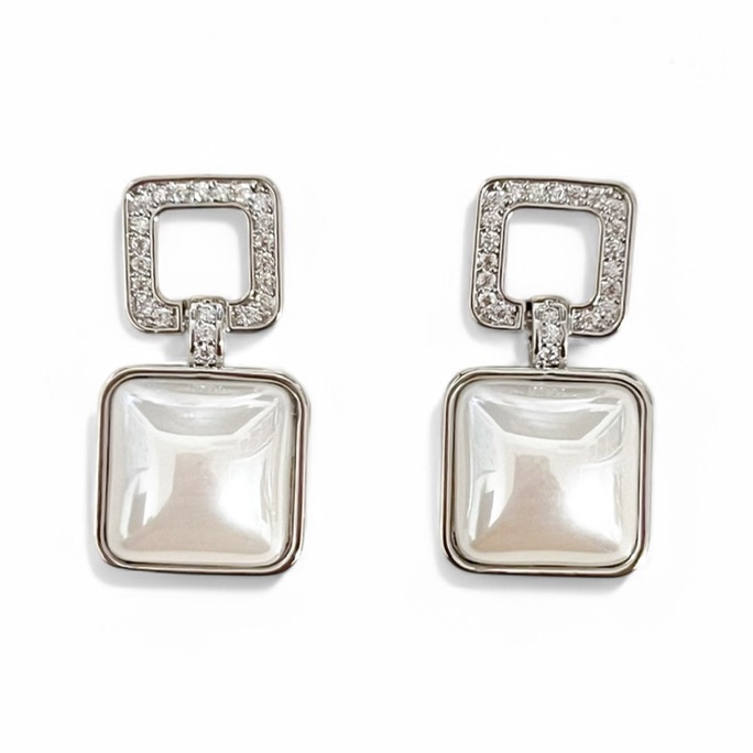 BRINCO PENDENTE QUADRADO PEROLA ZIRCONIA CRISTAL