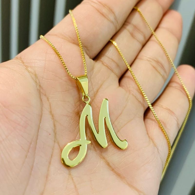 COLAR EM LETRA M C/CORRENTE