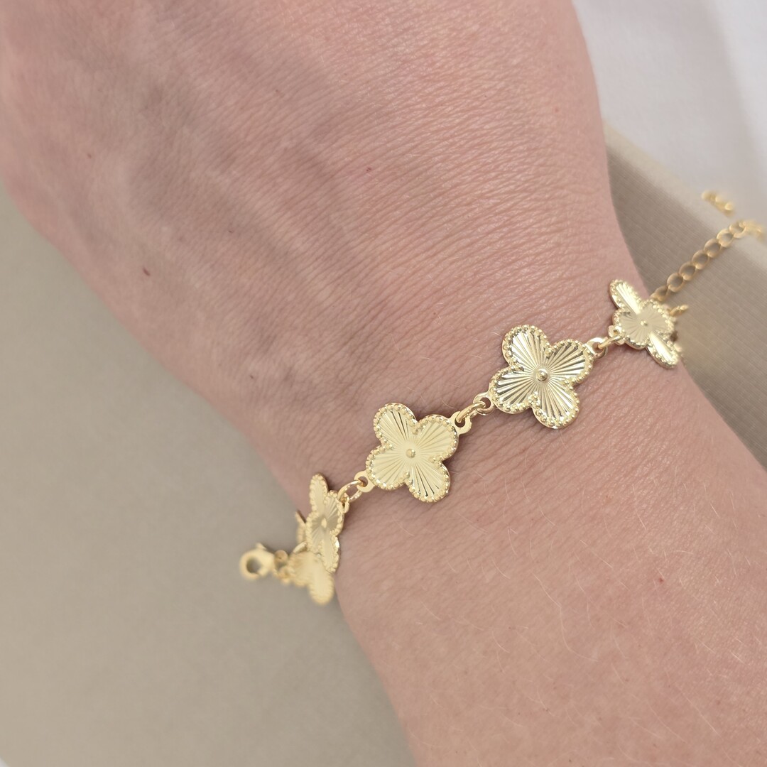 Pulseira Lisa V Metal banhado Ouro 18k