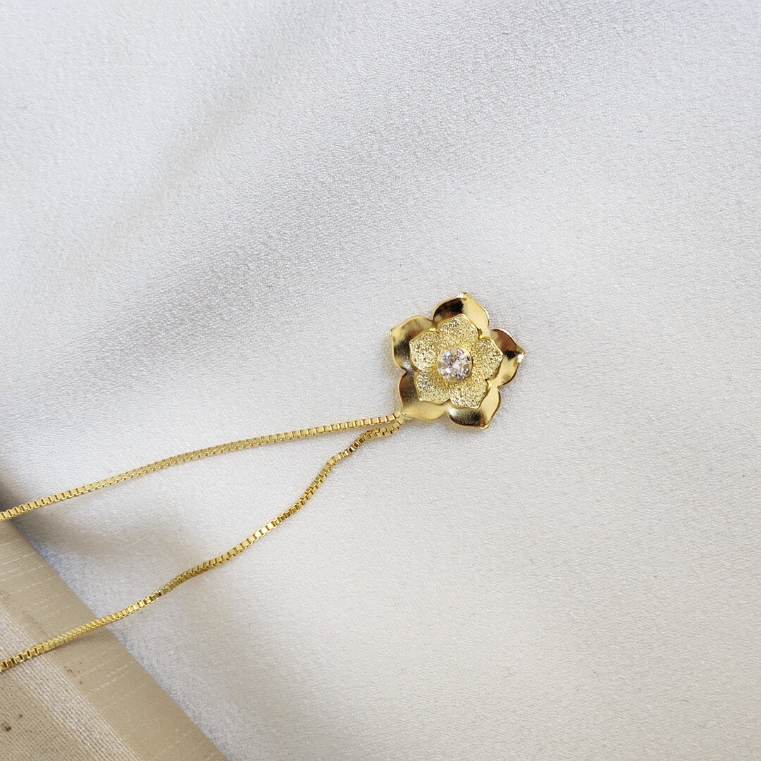Conjunto Delicado Flor Lisa e Zircônia