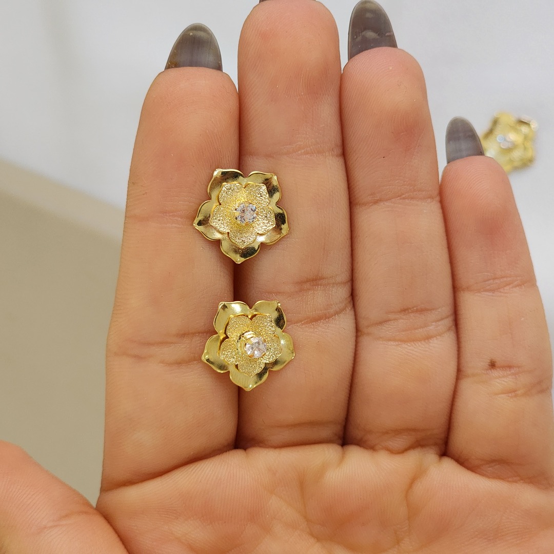 Conjunto Delicado Flor Lisa e Zircônia