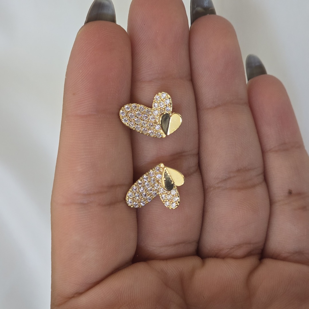 Brinco Delicado Zircônia Corações