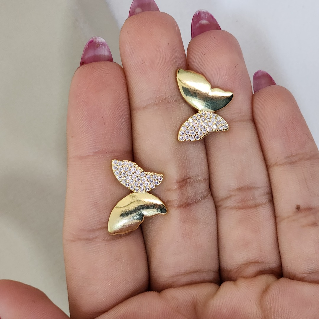 Brinco Delicado Borboleta Liso e Zircônia