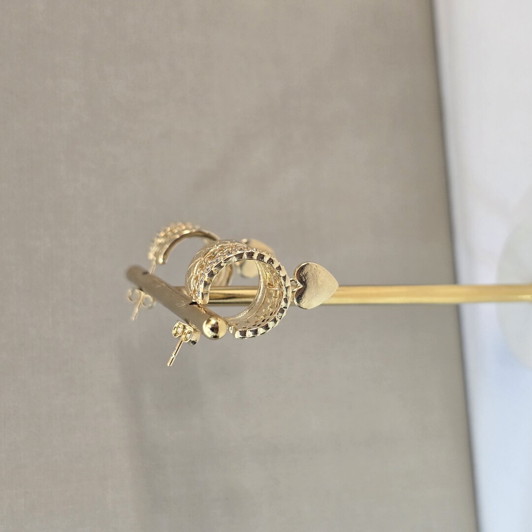 Argola Delicada Zircônia e Coração Liso
