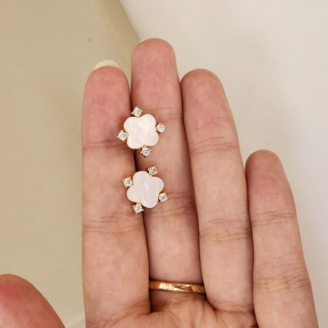 Brinco Delicado Madreperola e Zircônia