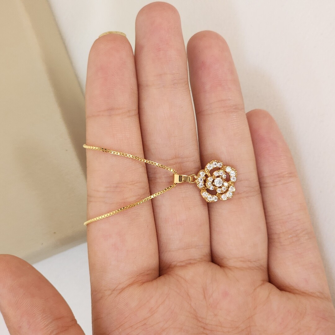 Colar Delicado Flor Zircônia