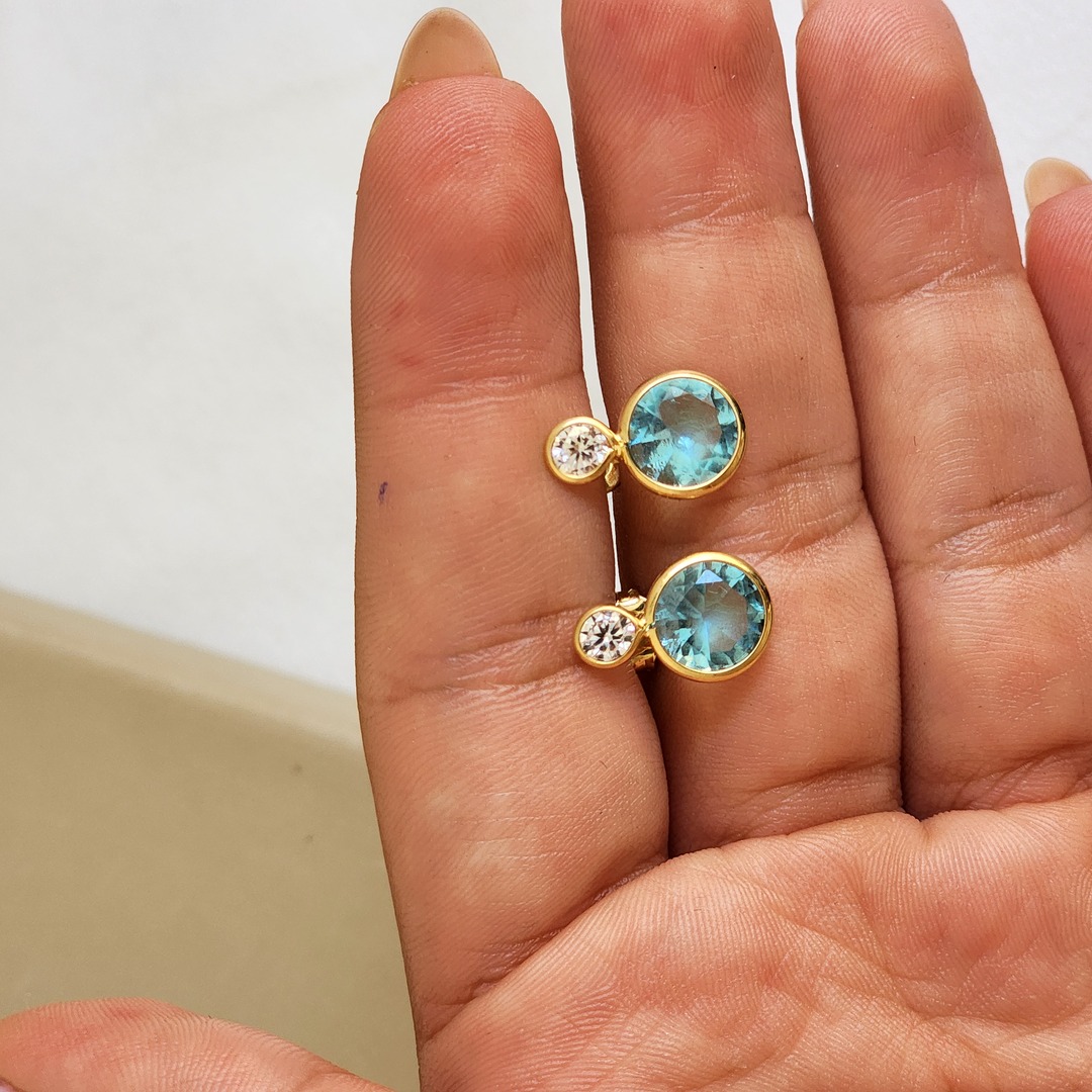 Brinco Delicado Zircônia - Azul claro