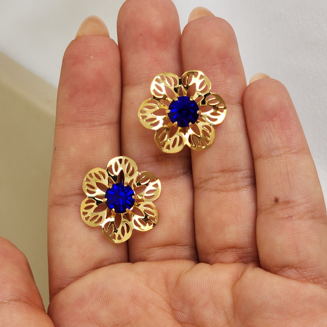 Brinco Flor Delicado Zircônia