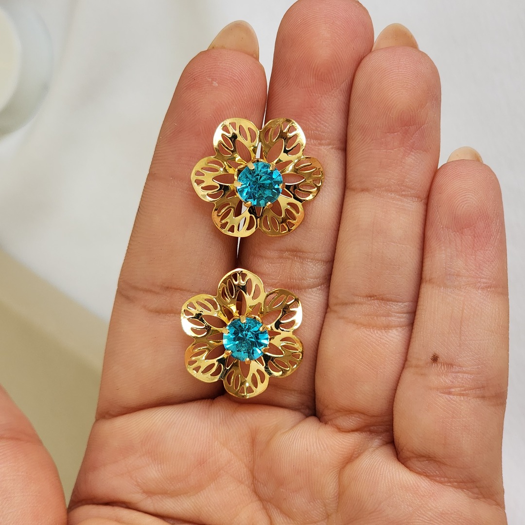 Brinco Flor Delicado Zircônia