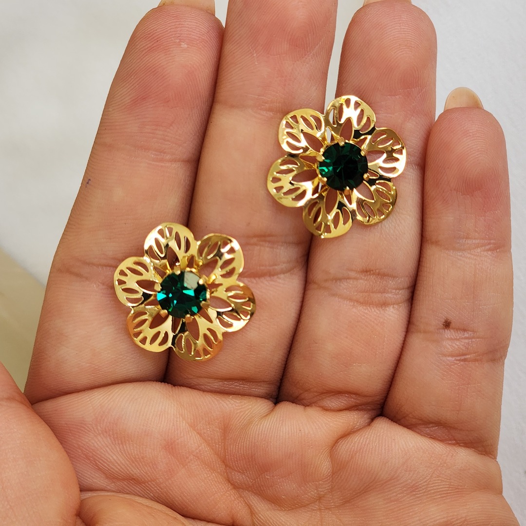 Brinco Flor Delicado Zircônia