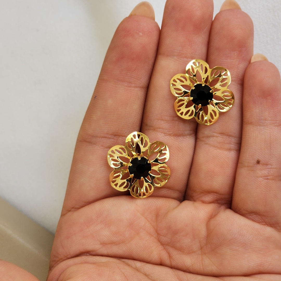 Brinco Flor Delicado Zircônia