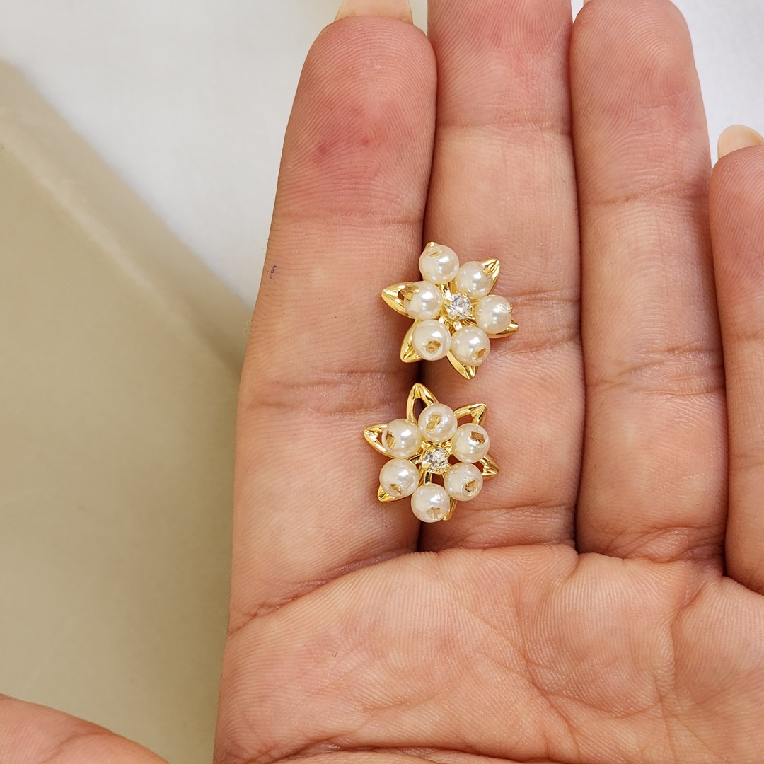 Brinco Flor Zircônia  e Perolas