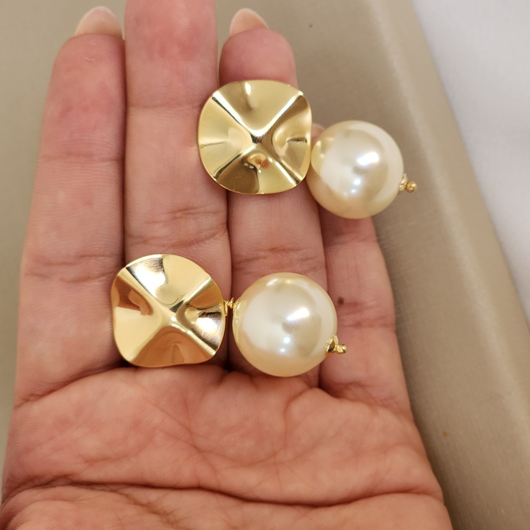 Brinco Maxi Liso e Perolas