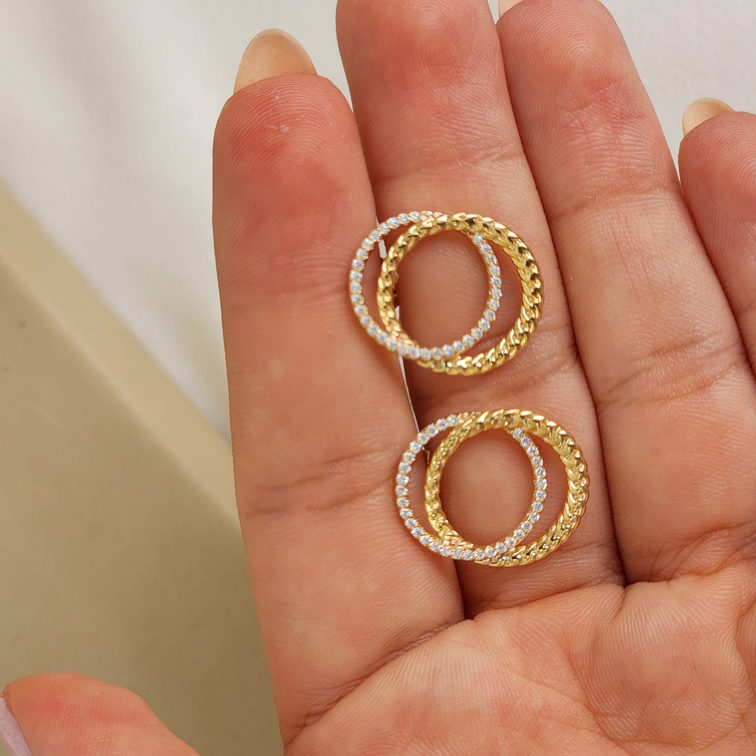 Brinco Geometrico Liso e Zircônia