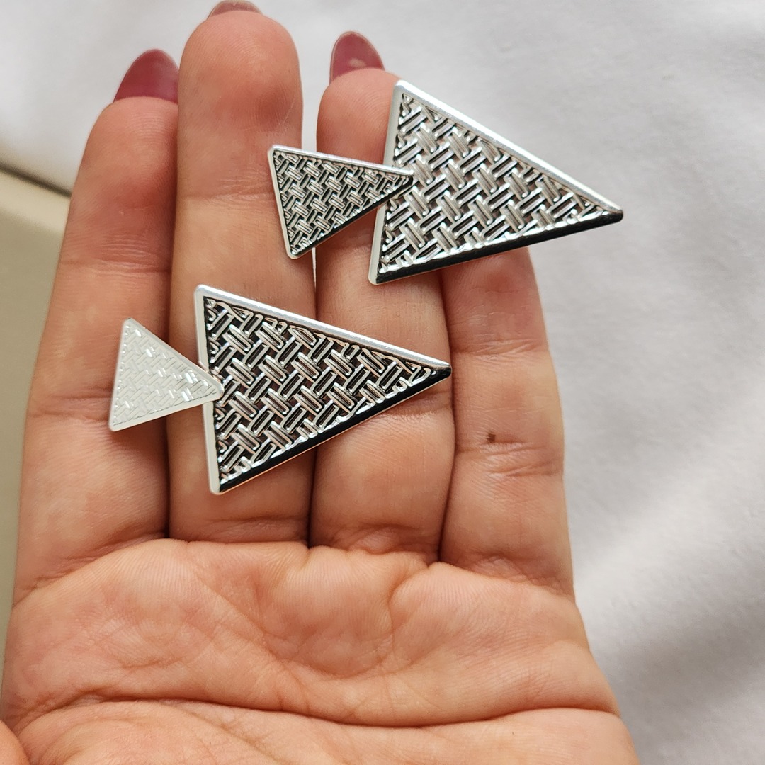 Brinco Maxi Geométrico Liso