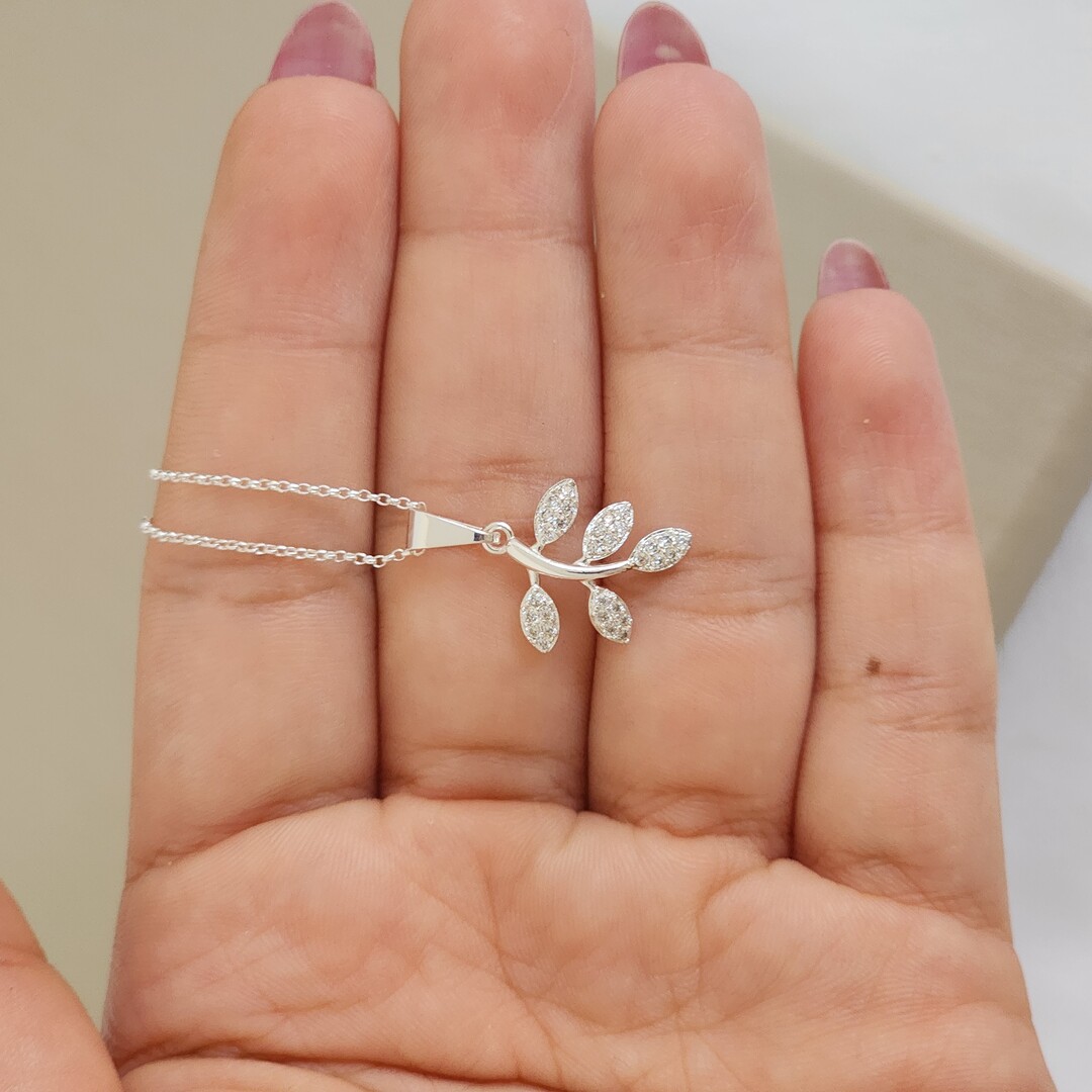 Colar Folha Zircônia