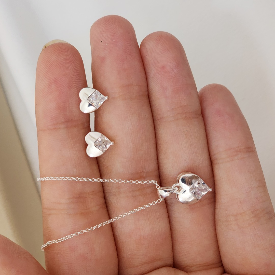 Conjunto Delicado Coração Liso e Zircônia