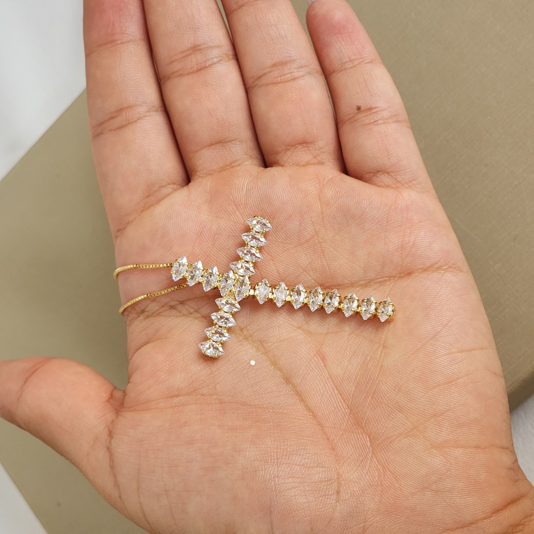 Colar Elegante Zircônia