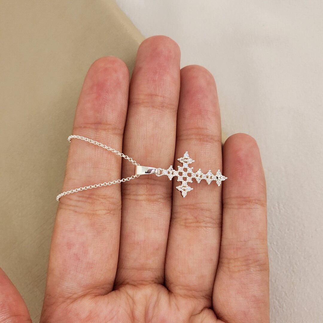 Colar Delicado Cruz Zircônia