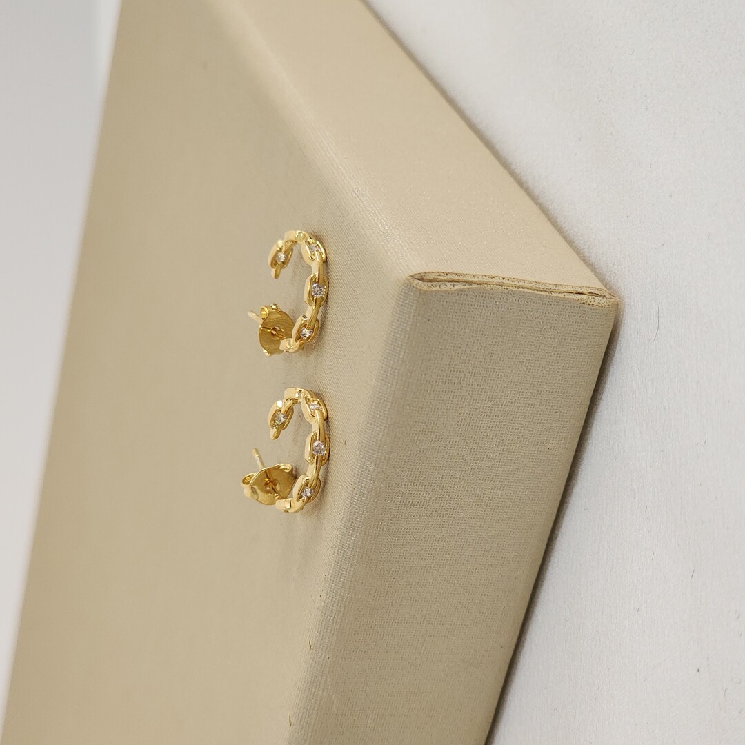 Argola Delicada Detalhada