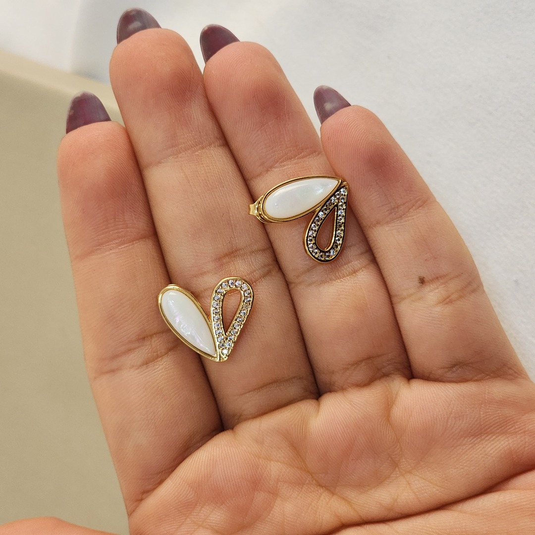 Brinco Coração Zircônia Madreperola