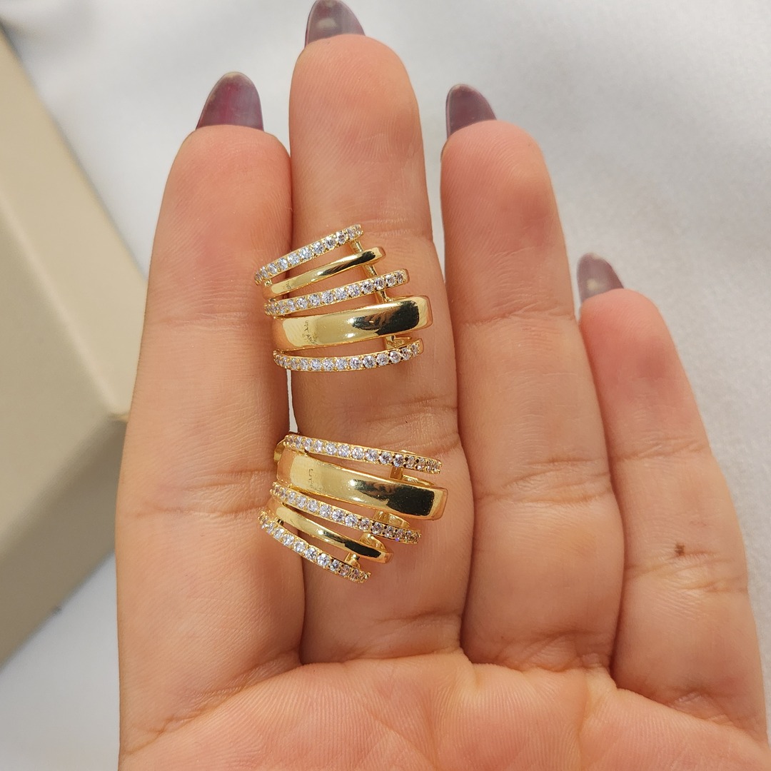 Brinco Fios Zircônia Cravejada