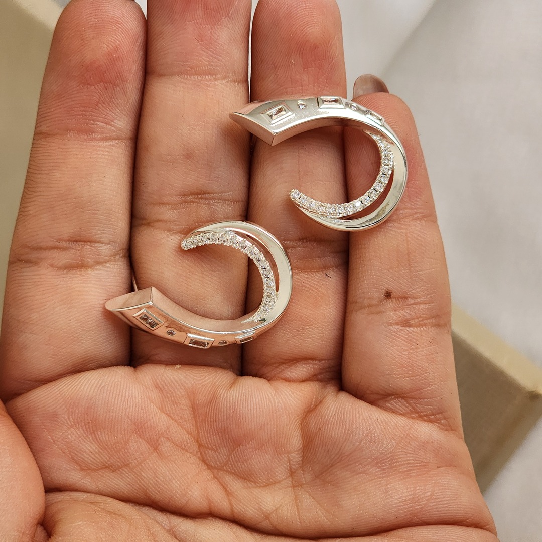 Brinco Geométrico Liso e Zircônia