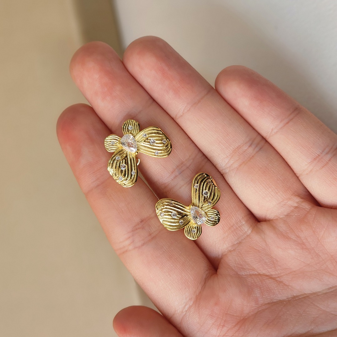 Borboleta com Pedra Zirconia