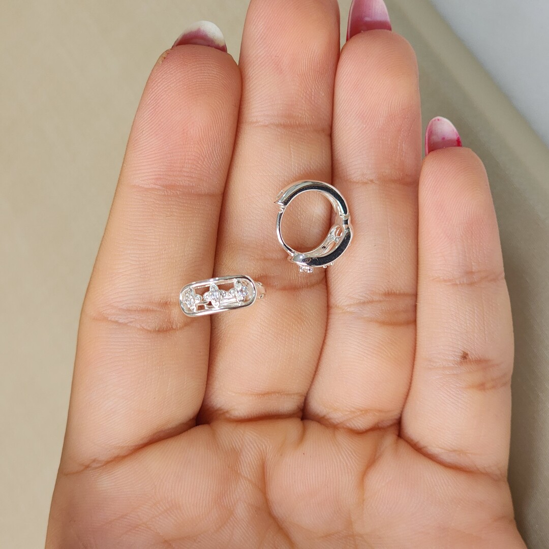 Argola Vazada Com Zirconia