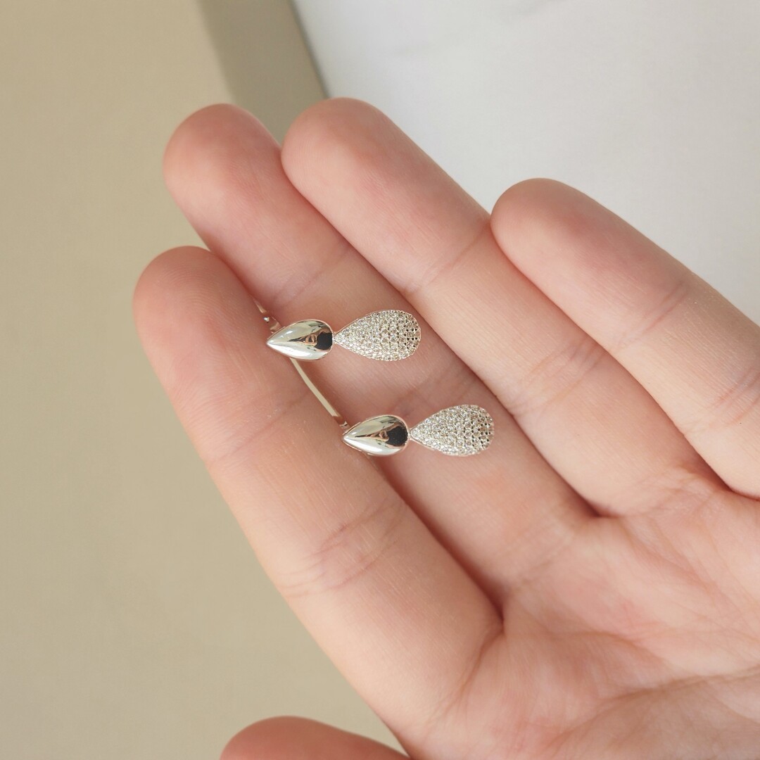 Brinco Gota Zircônia Cravejada