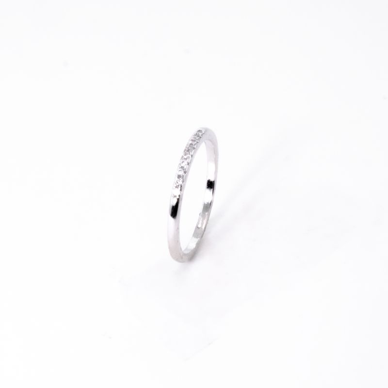 ANEL APARADOR COM 9 ZIRCÔNIAS CRAVADAS