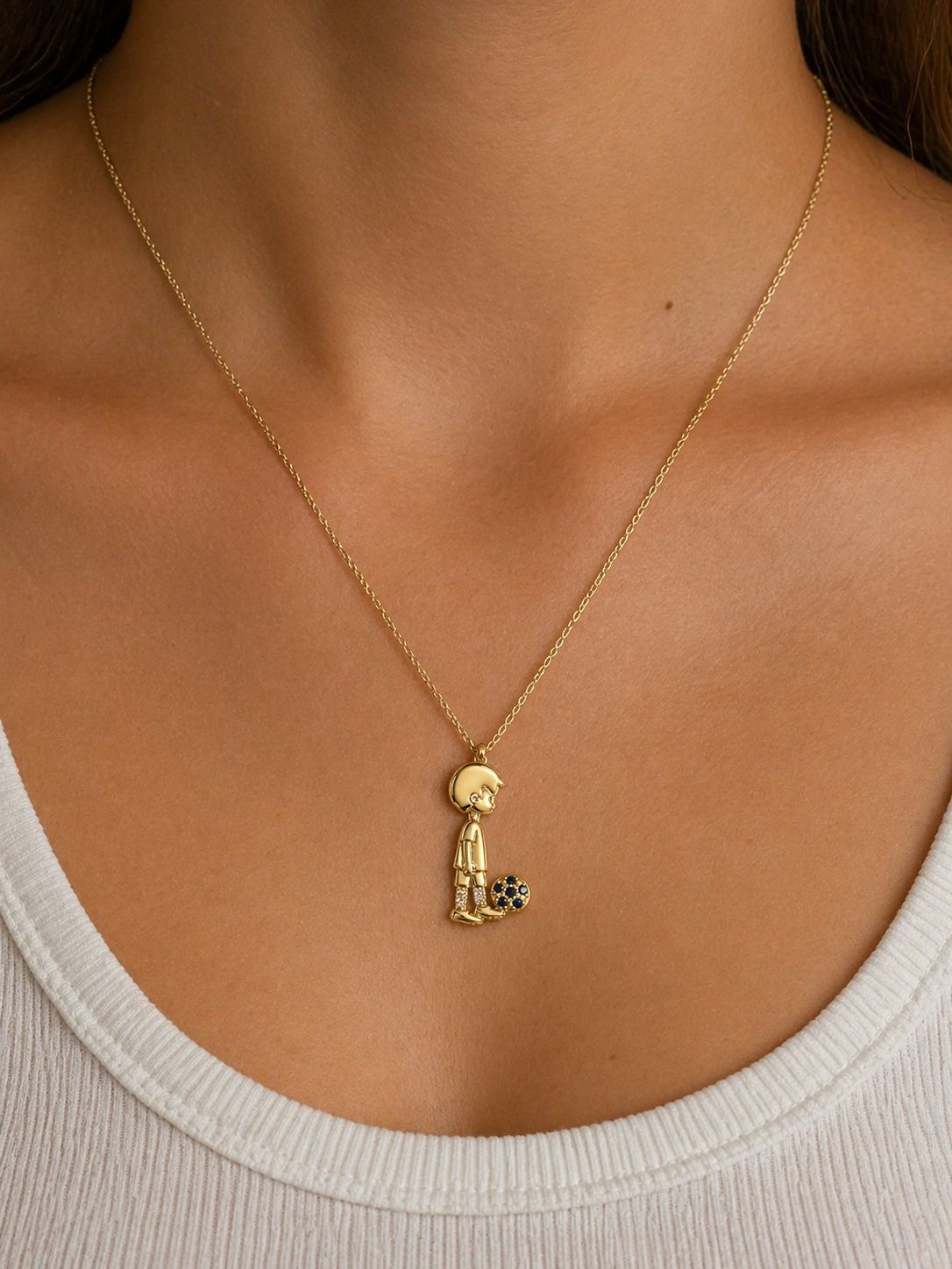 PINGENTE MENINO BOLA FUTEBOL SEMI OURO