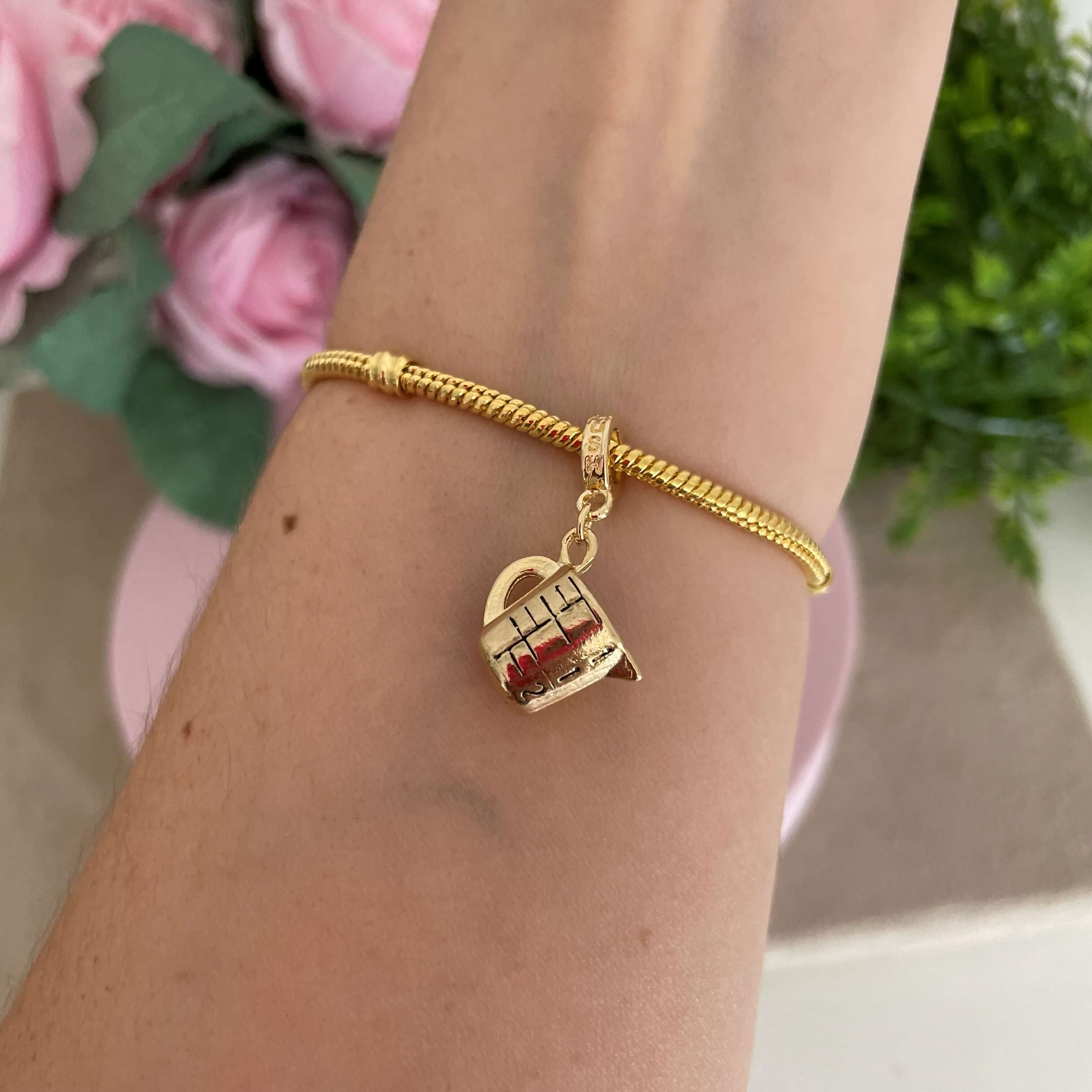 Berloque Copo Medidor Dourado Plush