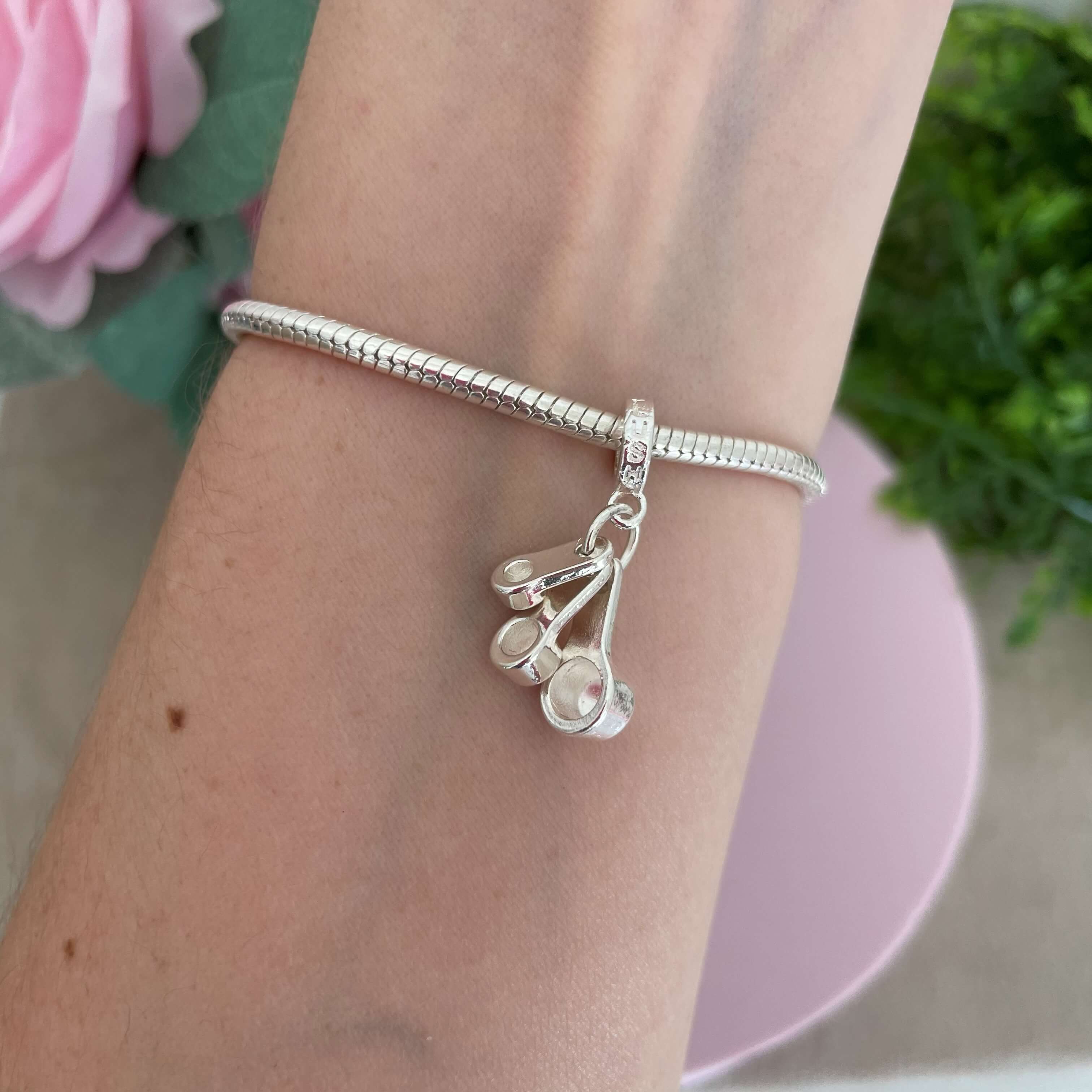 Berloque Colher Medidora Prata Plush