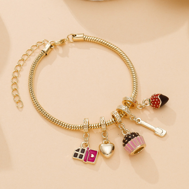 Berloque Morango com Chocolate Plush Ouro