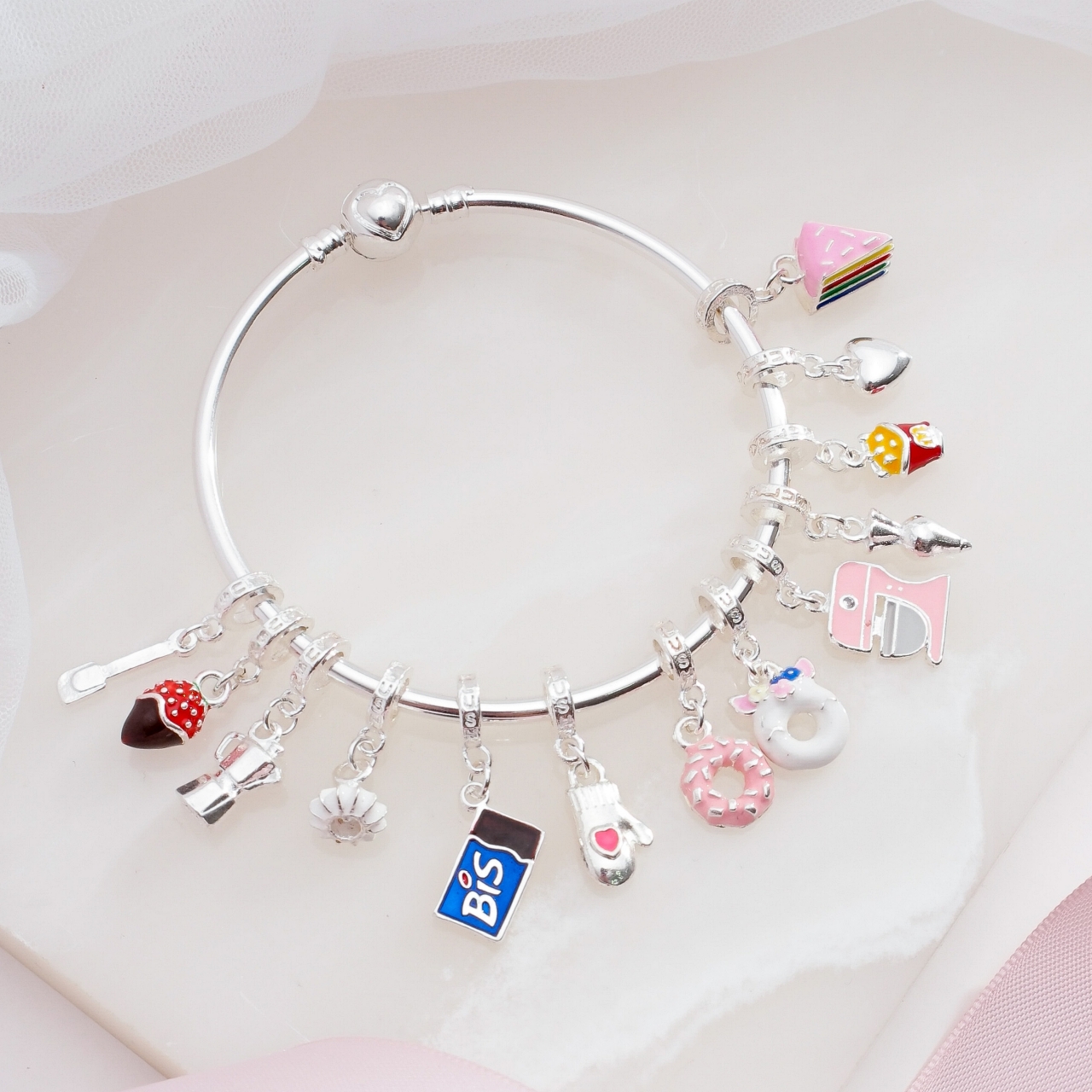 Berloque Morango com Chocolate Plush Prata