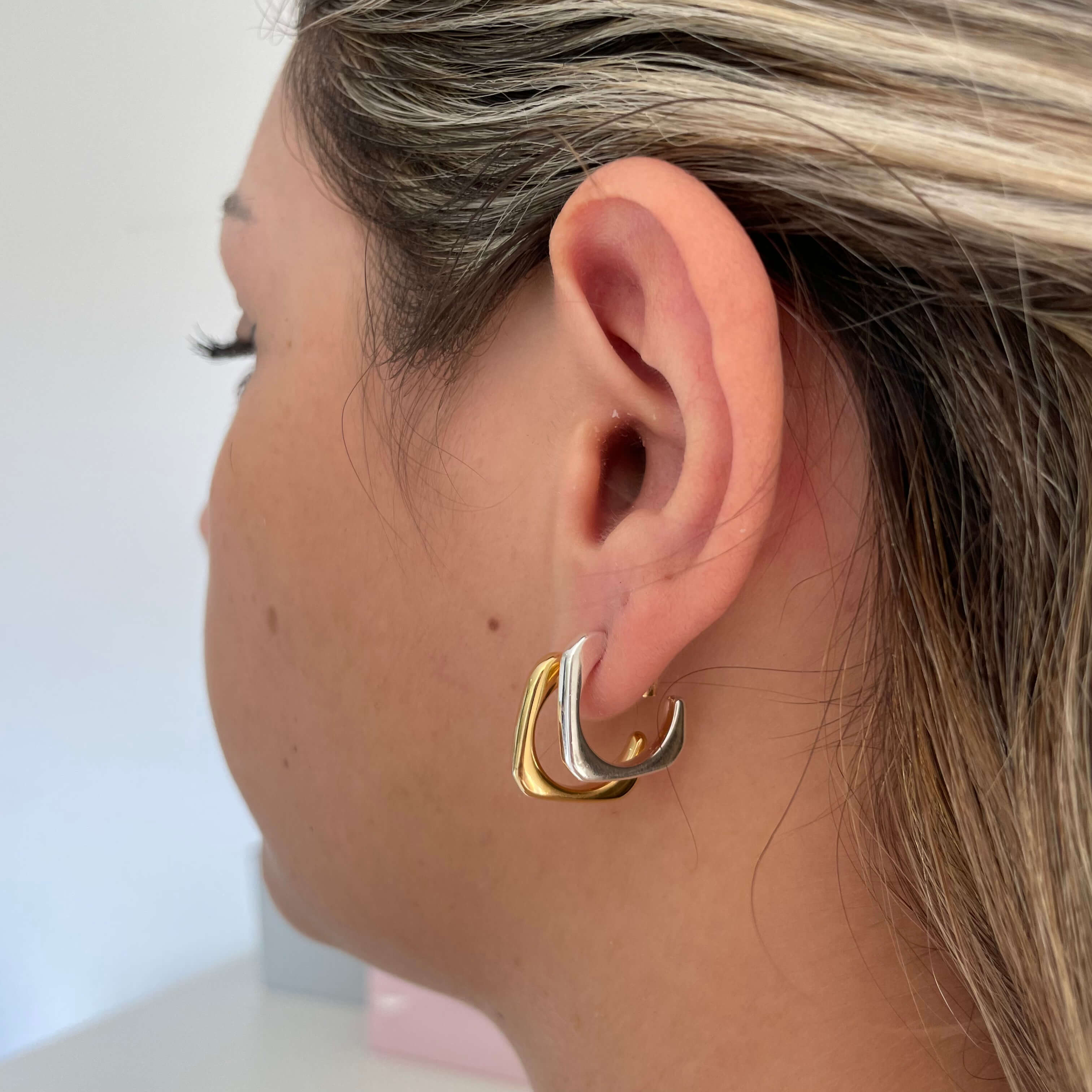 Brinco Argola Celeste Ouro