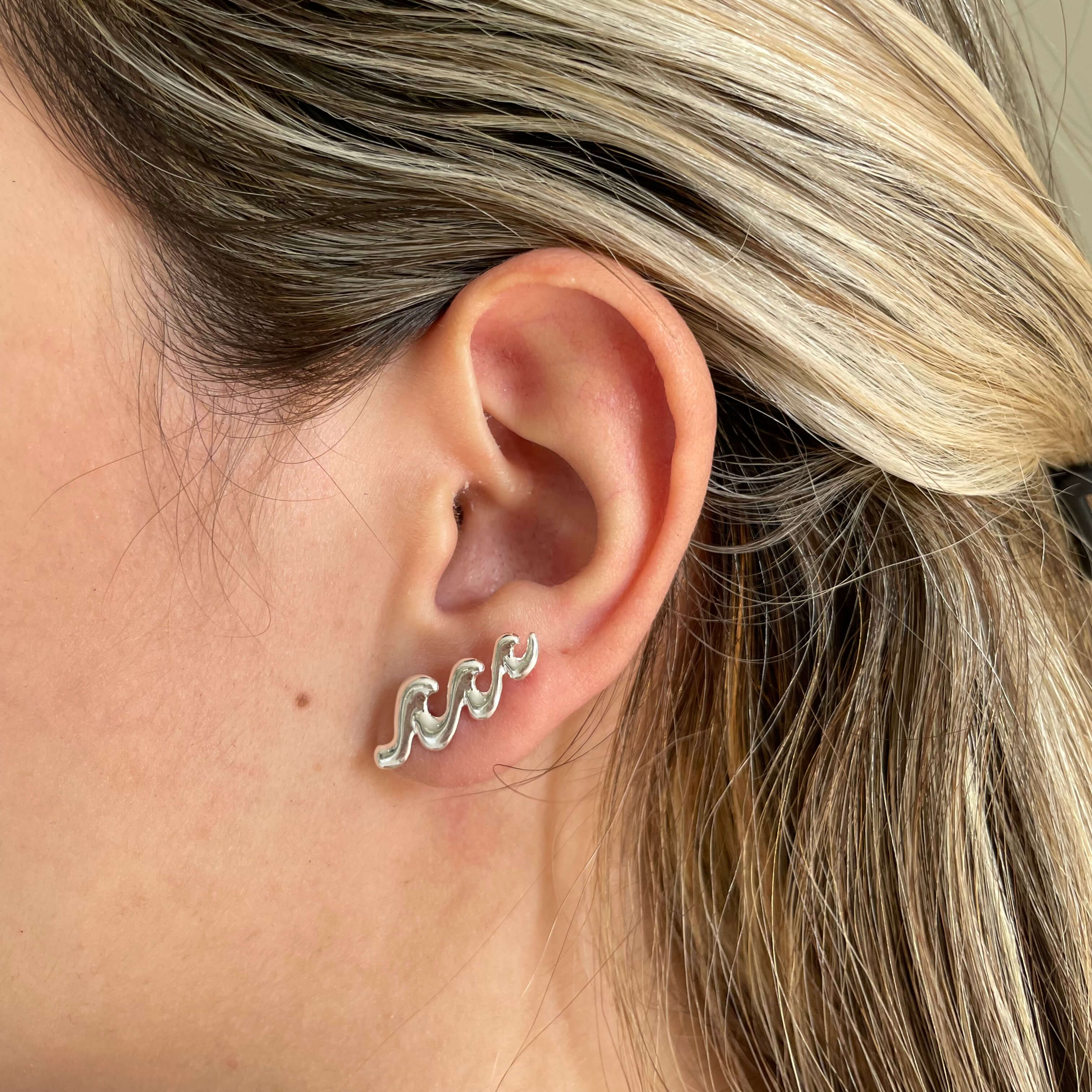 Brinco Earcuff Waves Prata