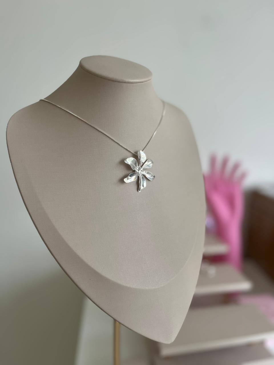 Colar Flor Aberta Prata