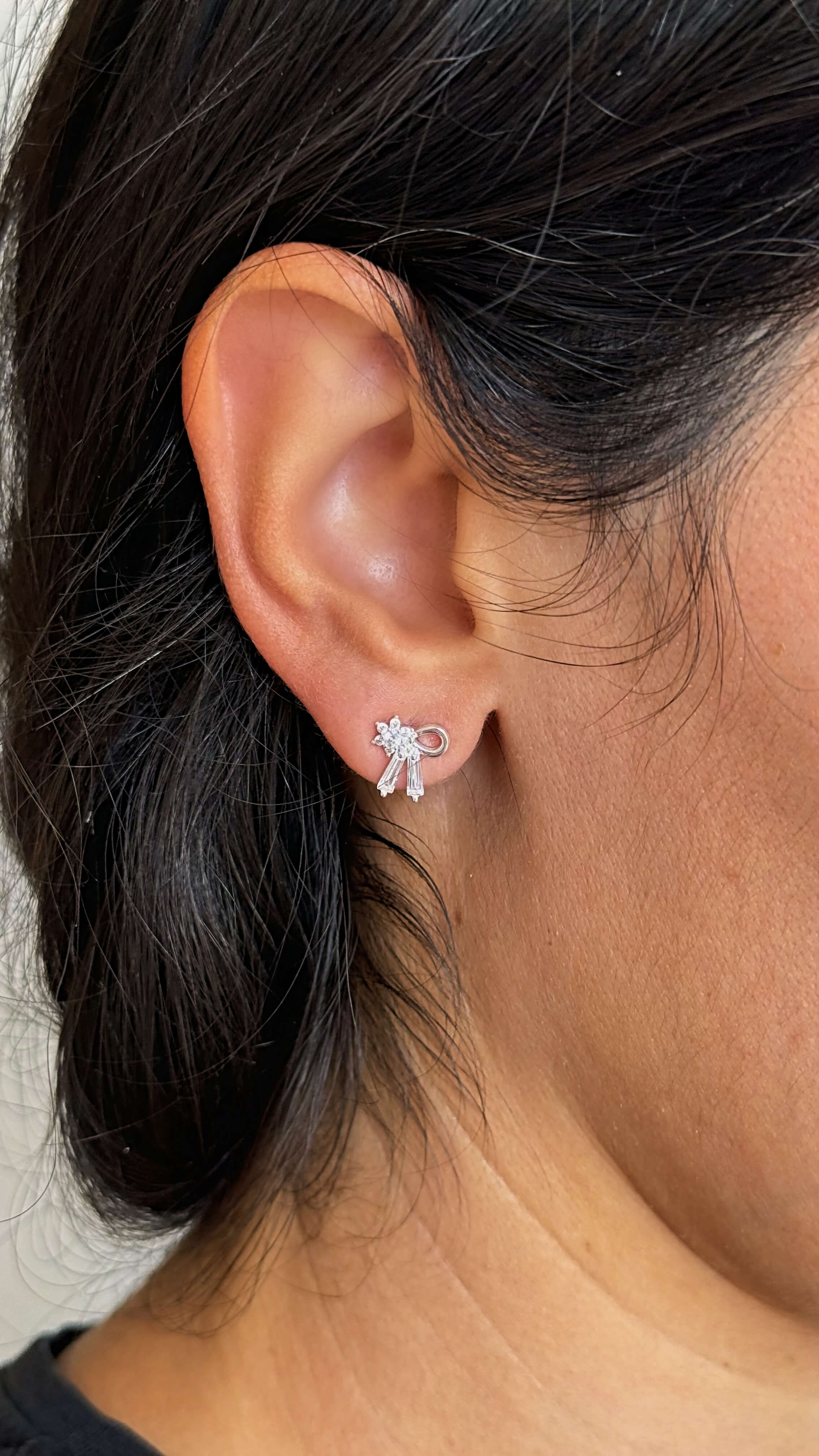 Brinco Lacinho de Brilho Prata