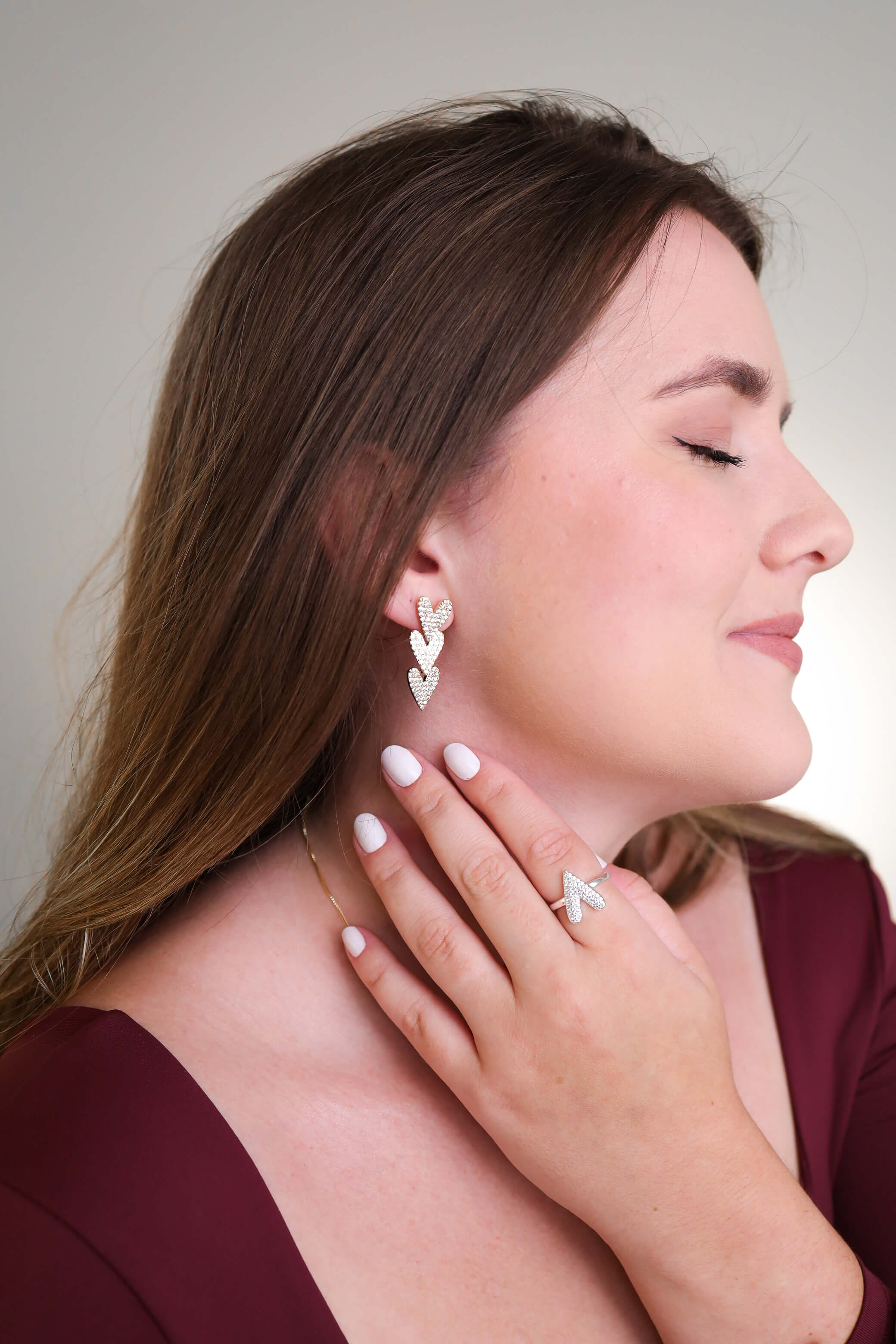 Brinco Trio Corações Slim Cravejados Ouro