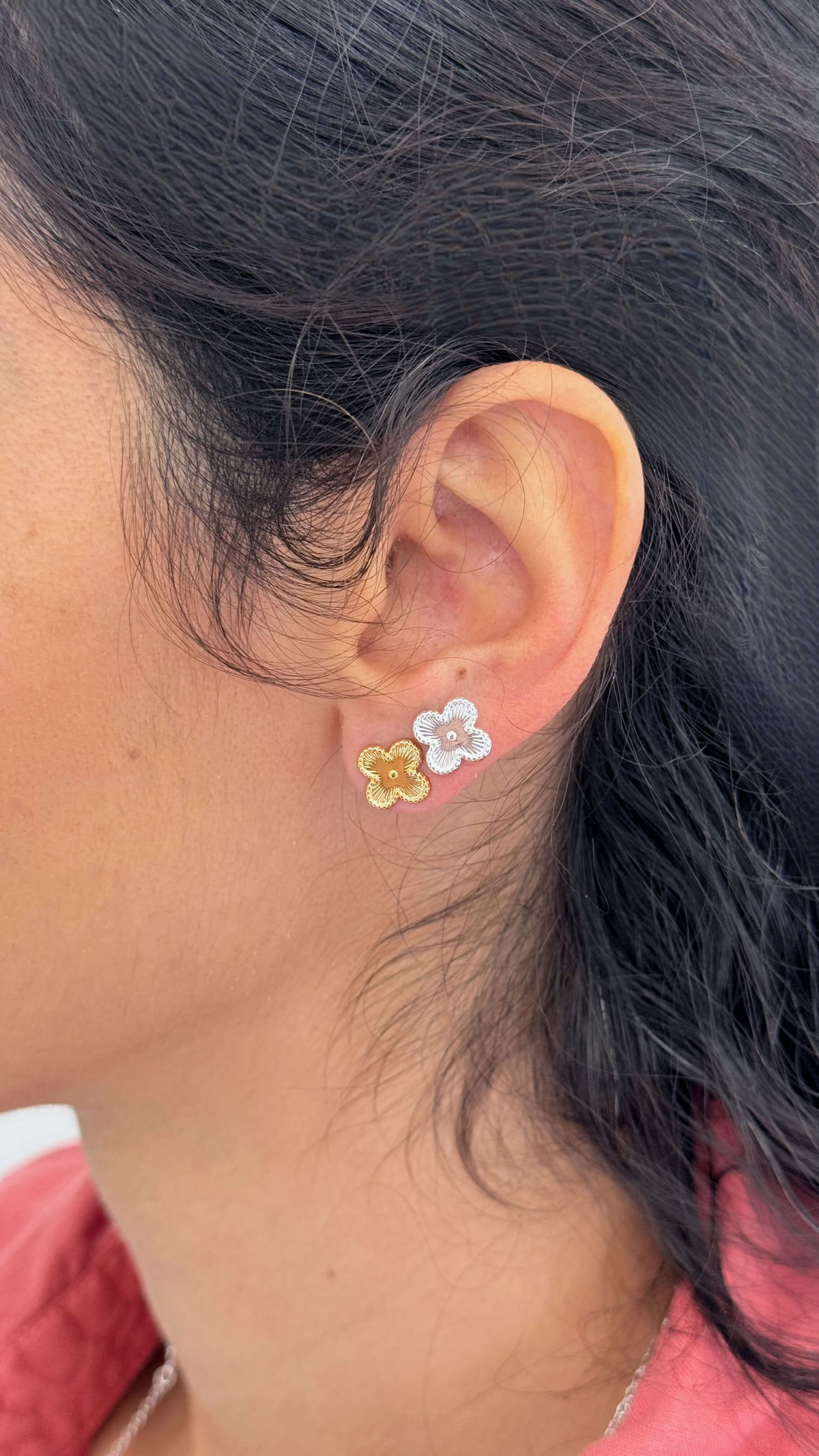 Brinco Trevo Liso Ouro