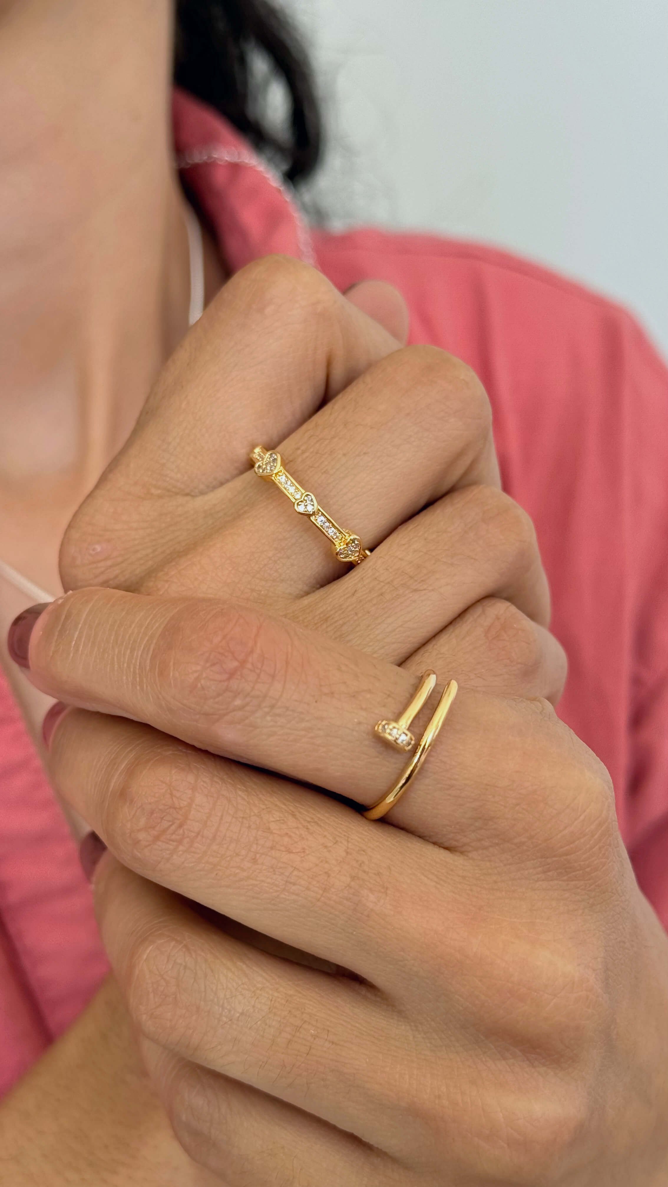 Anel Fileira Corações Cravejados Ouro