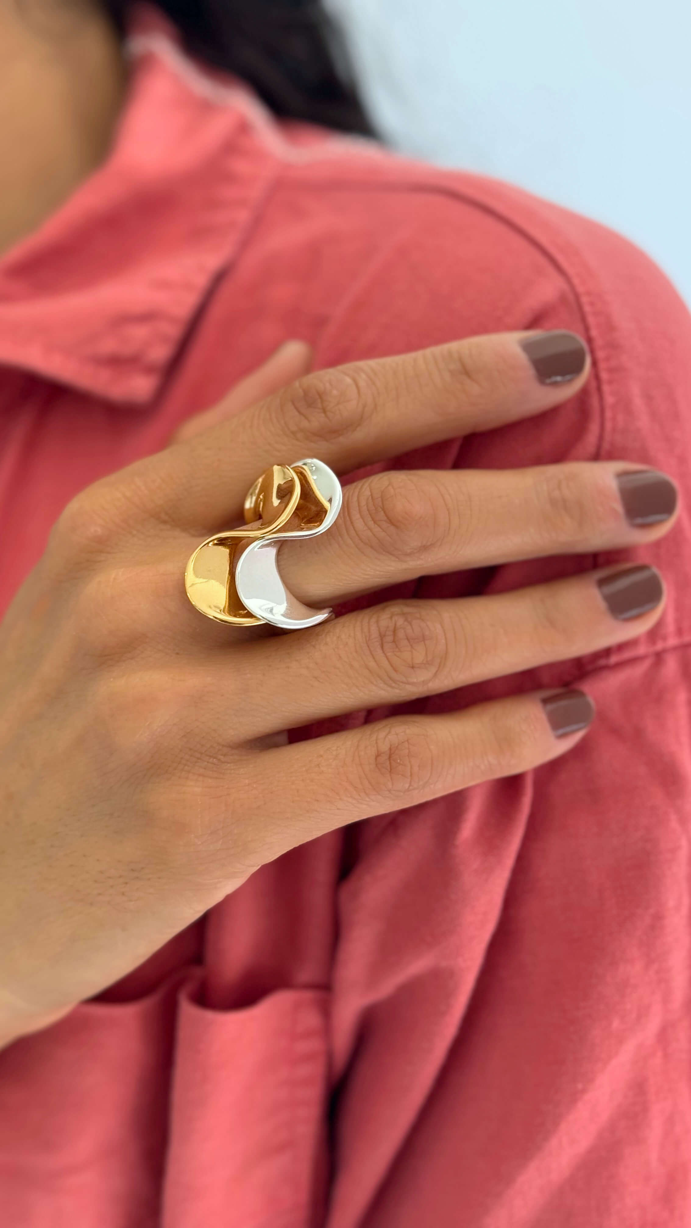 Anel Curva Abstrato Prata - TAM 24