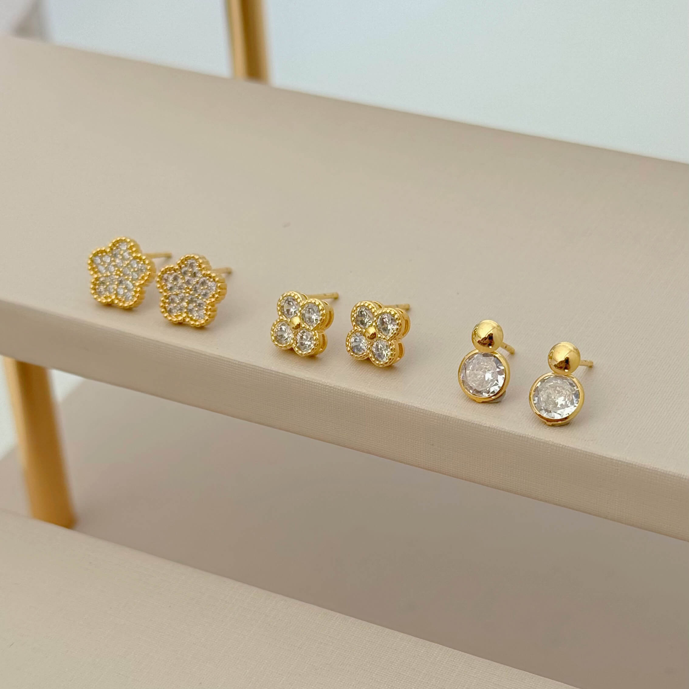 Brinco Trevo Cravejado Ouro