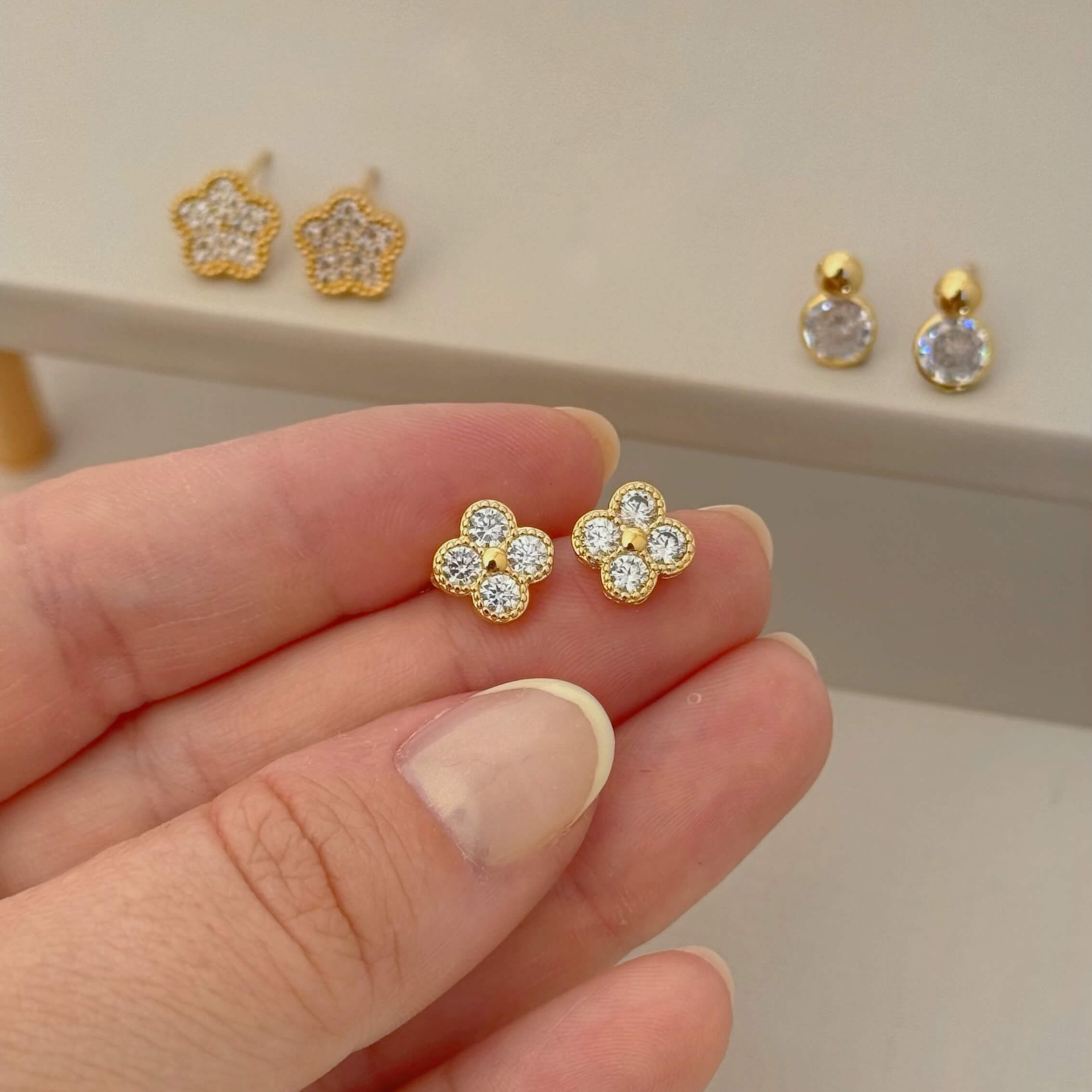 Brinco Trevo Cravejado Ouro