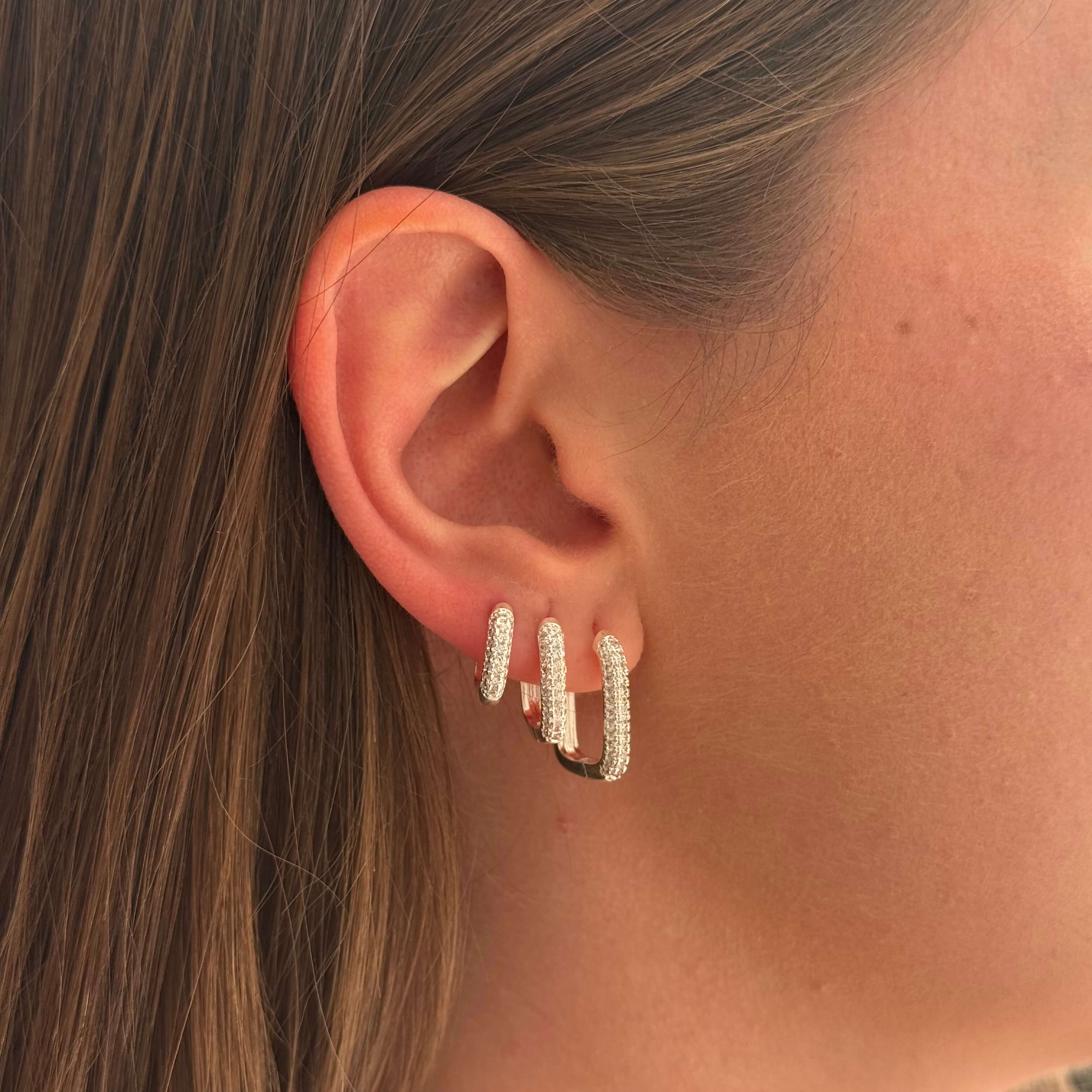 Brinco Argola Retangular G Cravejado Prata