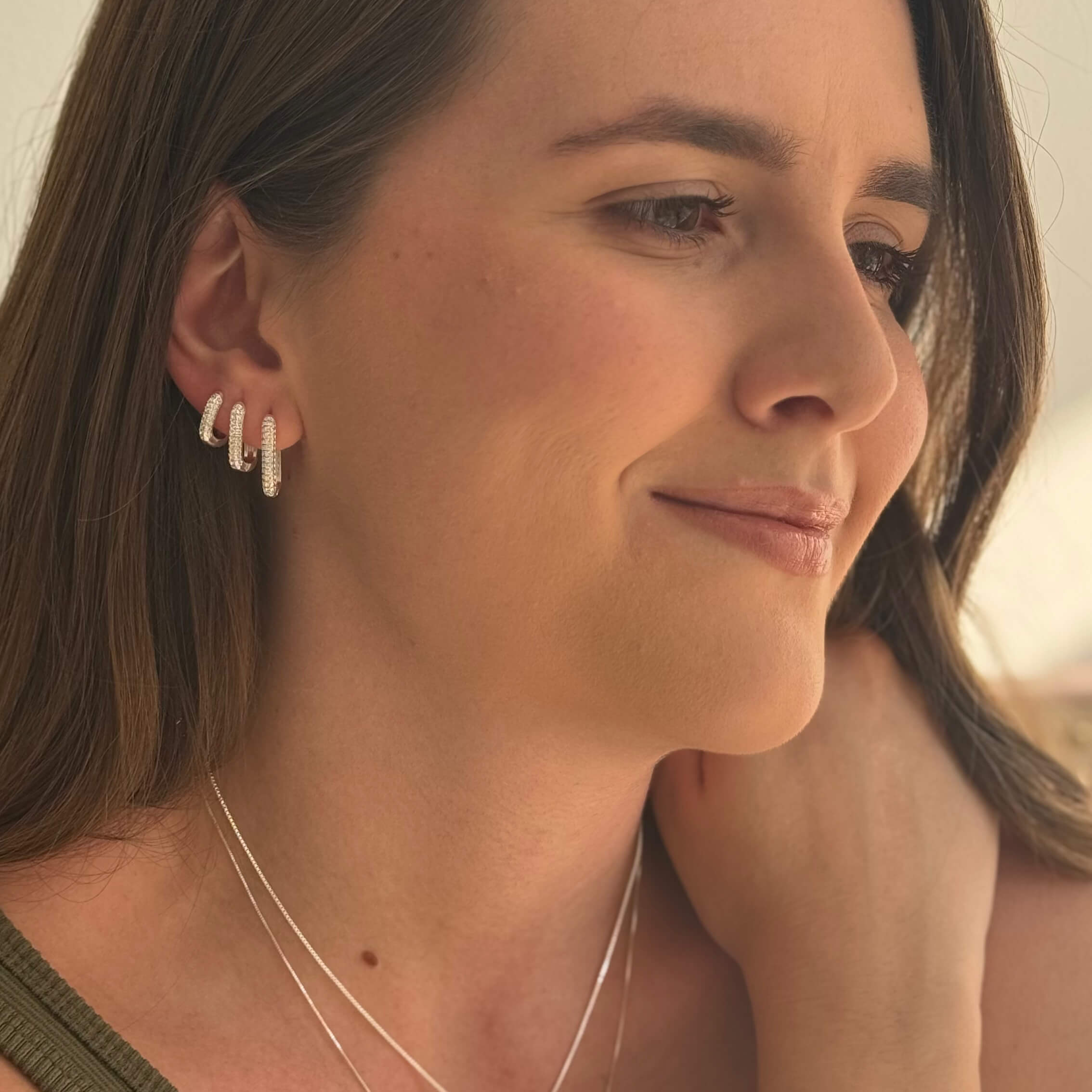 Brinco Argola Retangular G Cravejado Prata