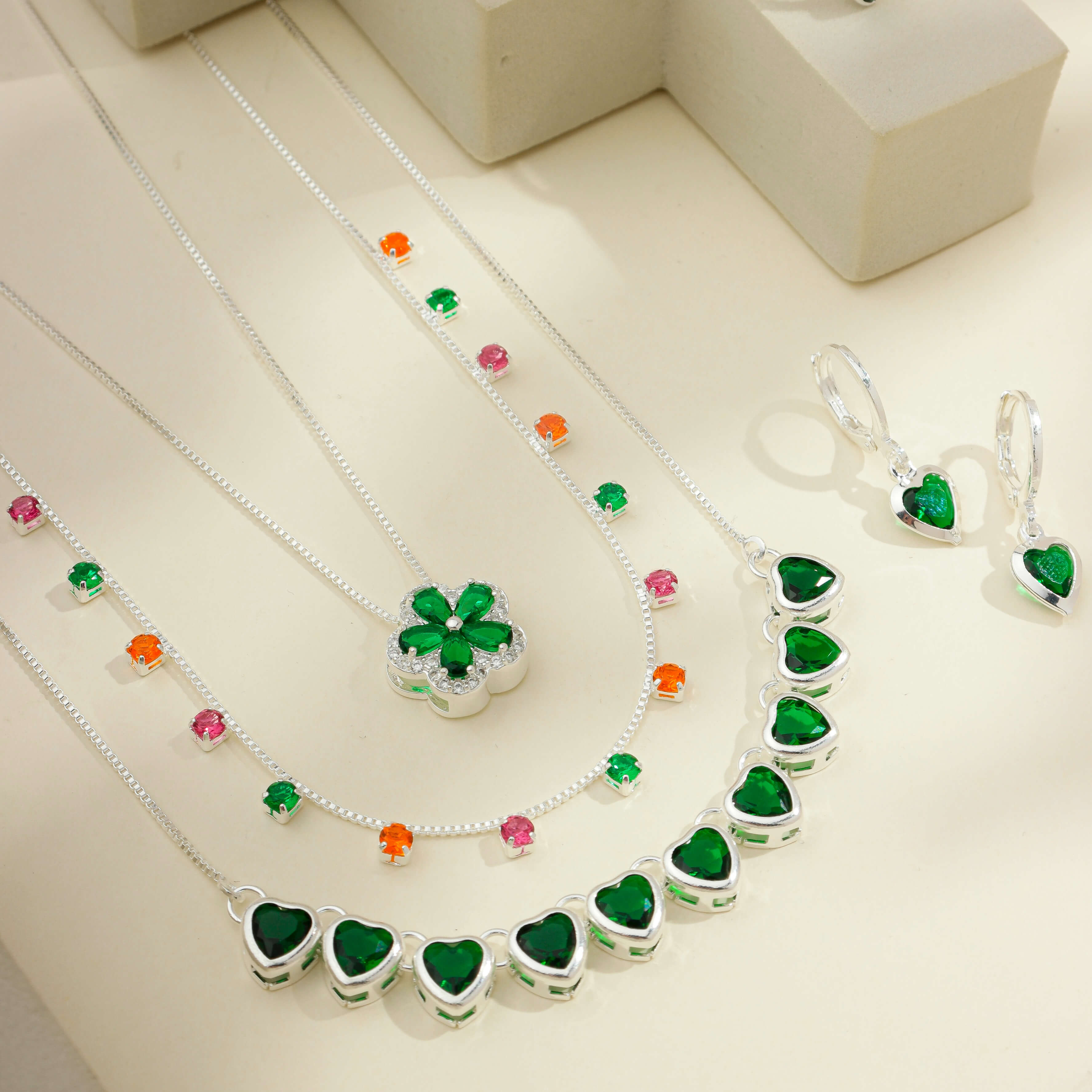 Colar Corações Cristal Verde Prata