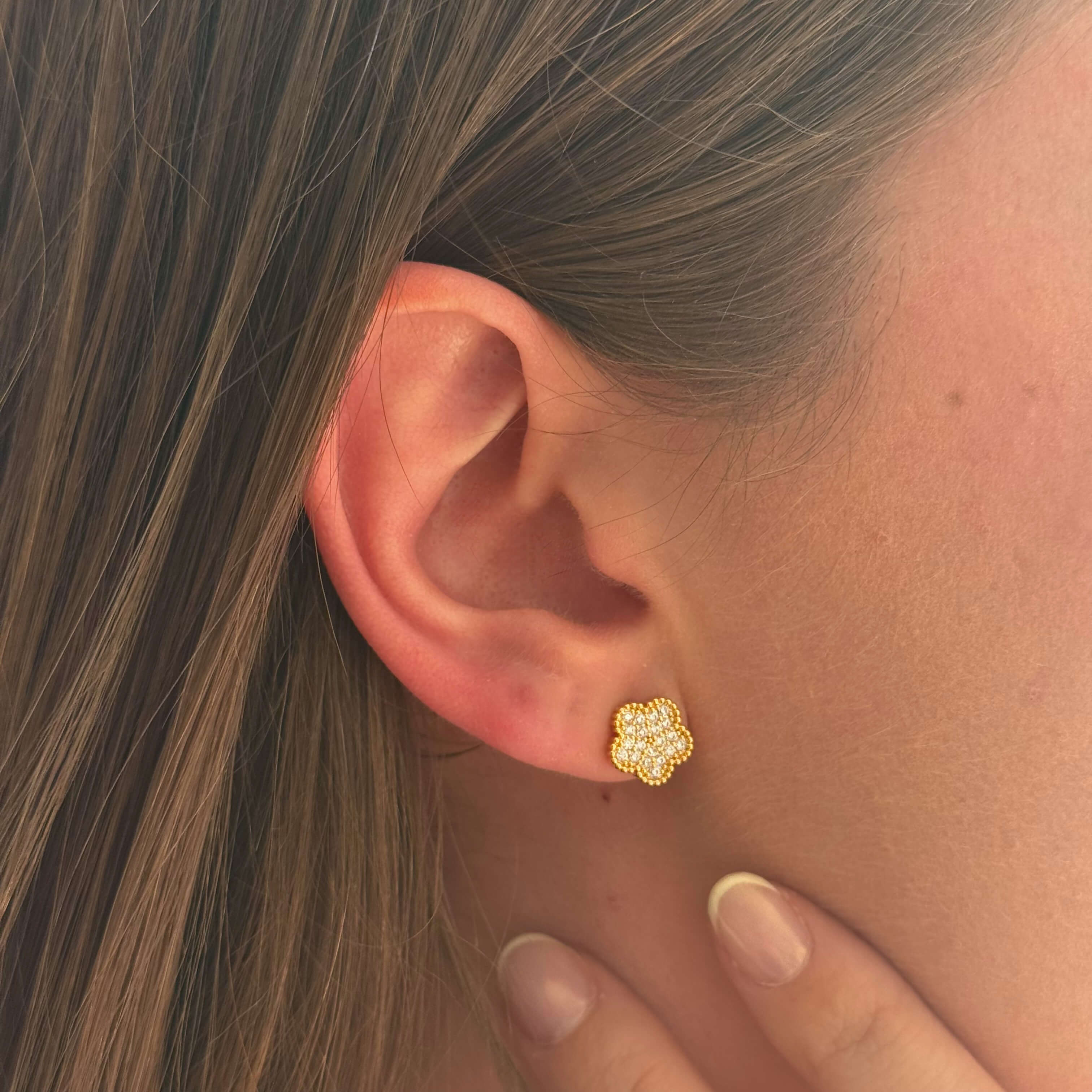 Brinco Botão de Flor Cravejado Ouro